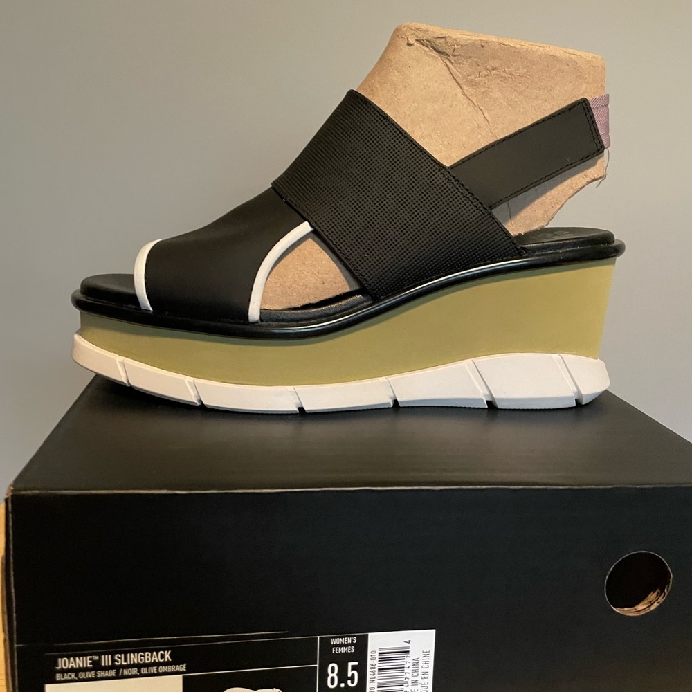 Brand New Sorel Black and Olive Platform Sandals Sz 8.5